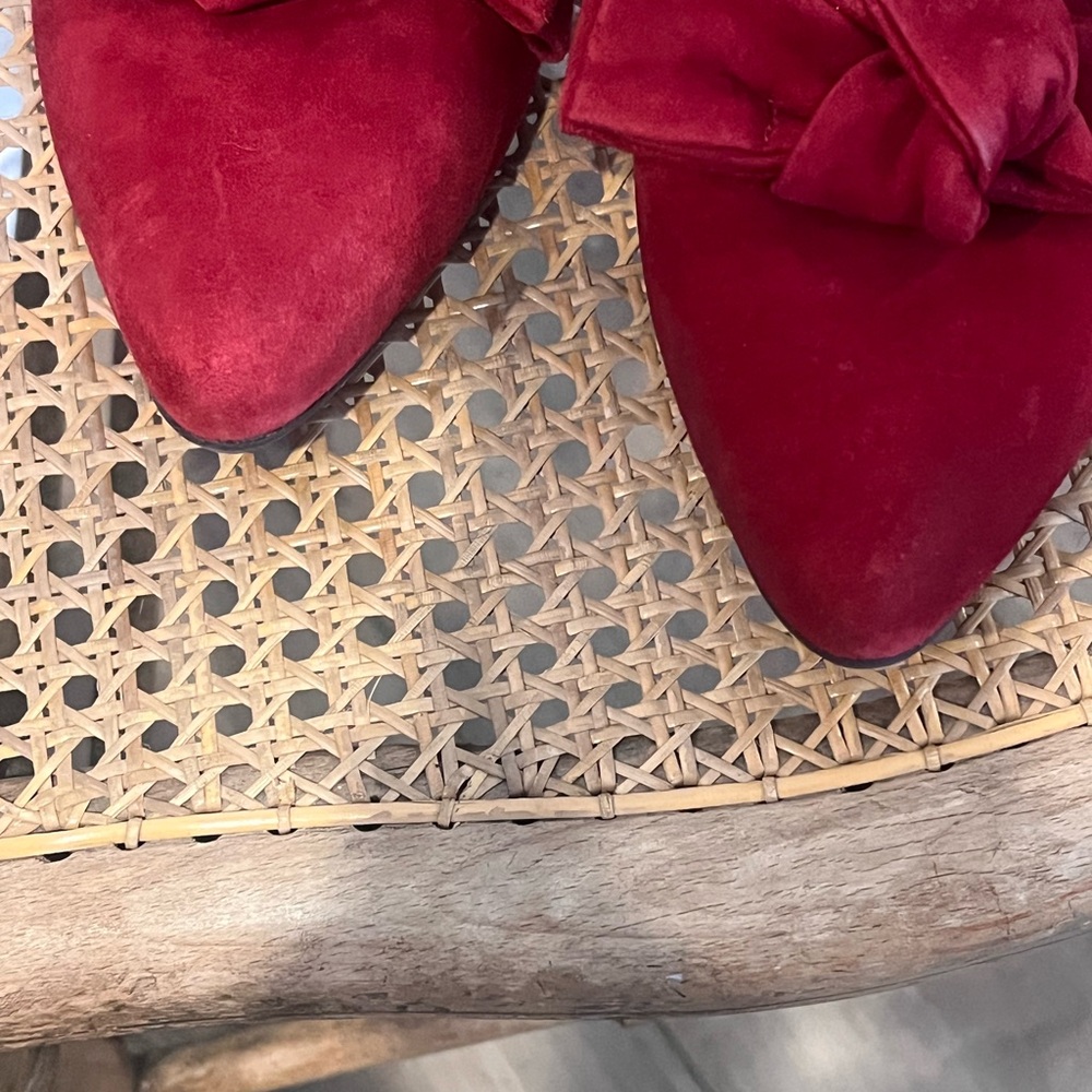 Ateliers Thea Red Suede Loafers with Knotted Bow Detail - Picture 3 of 9